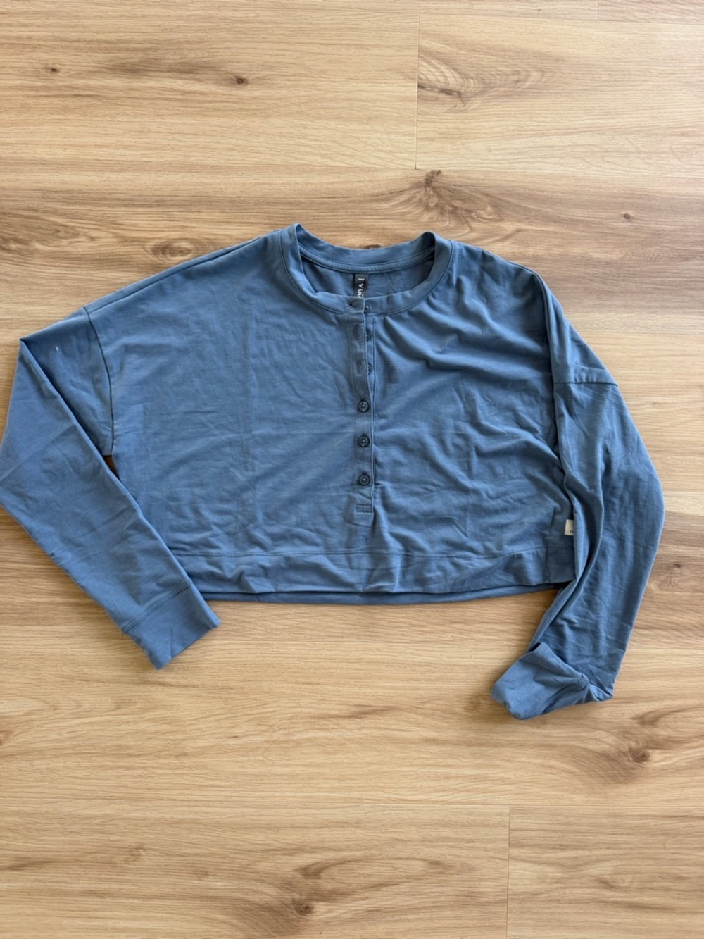 Vuori Cropped Henley Top in Slate Blue